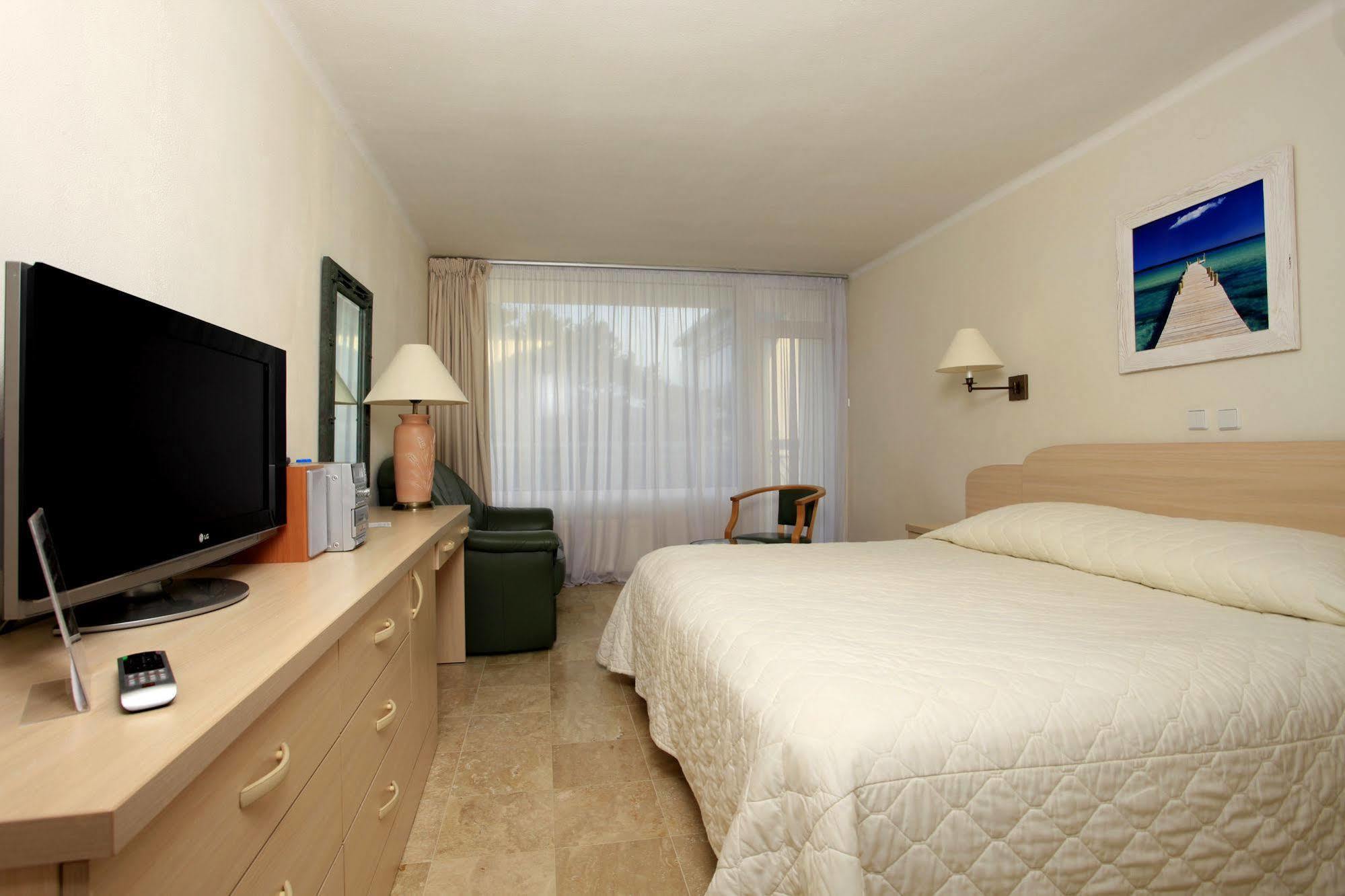 Hotel Bryza & 4*